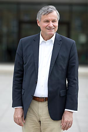 Dr. Hans-Ulrich Rülke in front of the state parliament in Baden-Württemberg