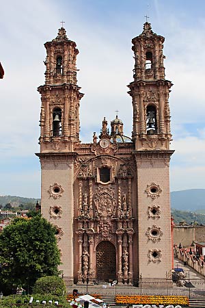 Die Kirche Santa Prisca in Taxco, Mexiko